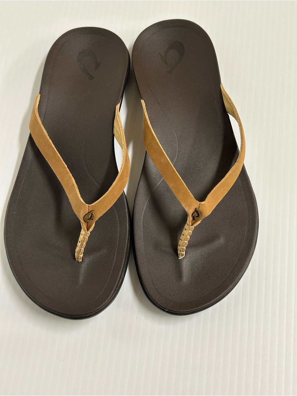 OLUKAI Ho'opio Women’s Java Brown Leather Strap Flip Flops Size 8